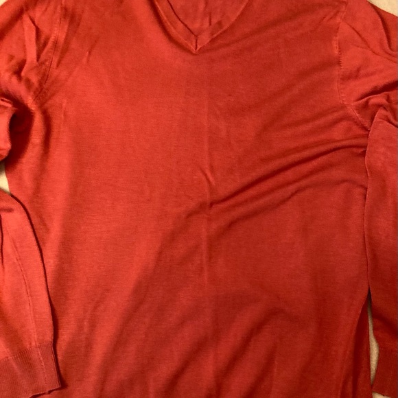 Zara Man Ultra soft cotton V-neck in brilliant tomato, ribbed cuffs/hem - Picture 2 of 9